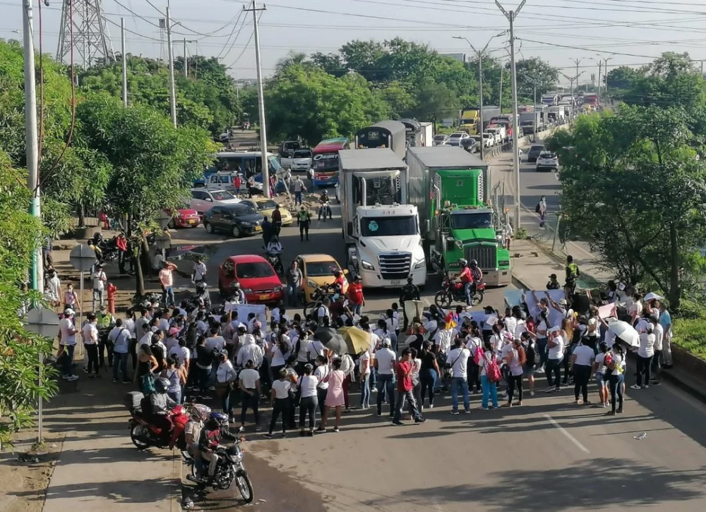 Estudiantes de Soledad, Atlántico, bloquean vía al aeropuerto Ernesto Cortissoz