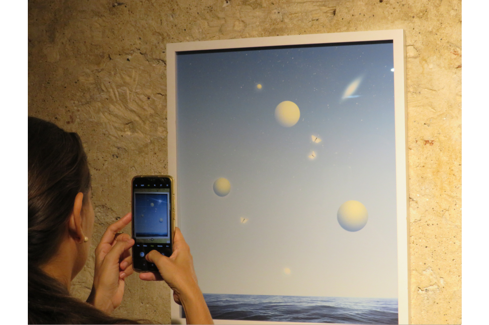Obra de Jorge Mario Zumaqué, curador y artista, parte de la serie introspectiva realizada en el 2020. De acuerdo con el autor "estas están en el espectro de surrealismo minimalista".