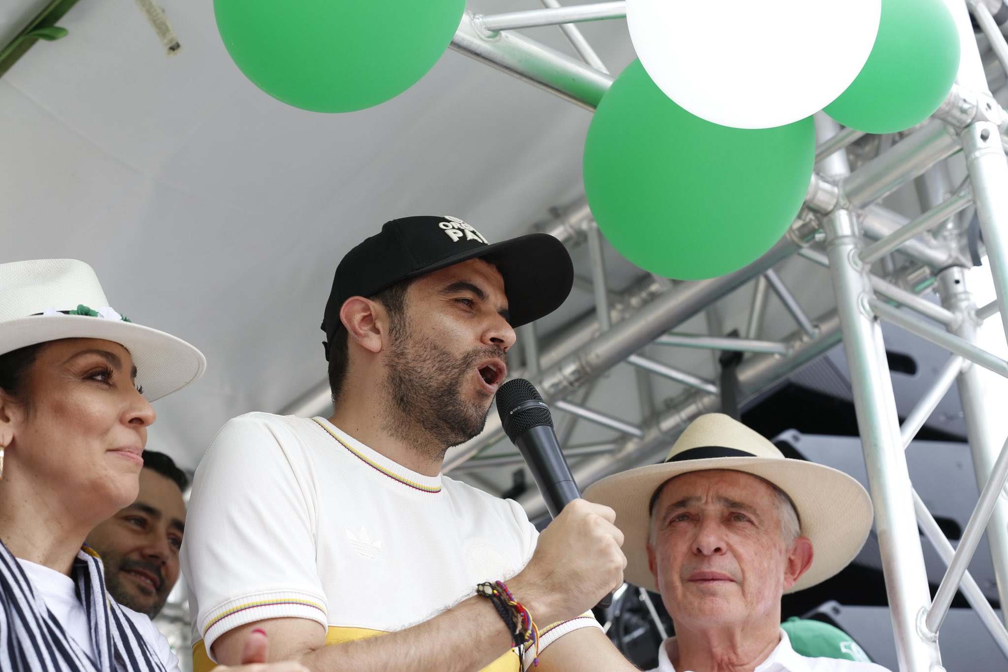 Representante del Centro Democrático Hernán Cadavid y el expresidente Álvaro Uribe.
