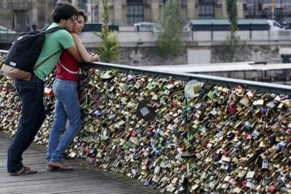 El plan de París para seguir siendo “capital del amor”, sin candados en sus puentes