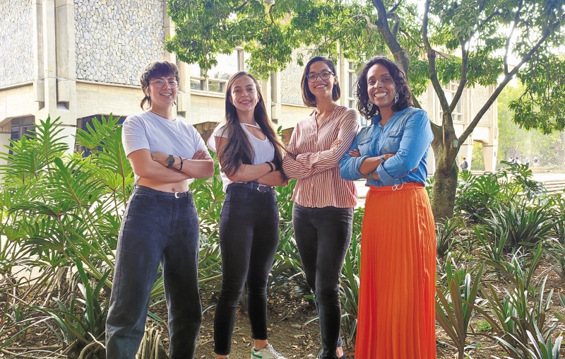 Paulina Quintero Arenas, María del Pilar Monsalve Correa, Luisa Fernanda Mendoza, Liliana Bustamante y Oriana Mejía (que está estudiando en Alemania) conforman Vera Gravitas. / Universidad de Antioquia