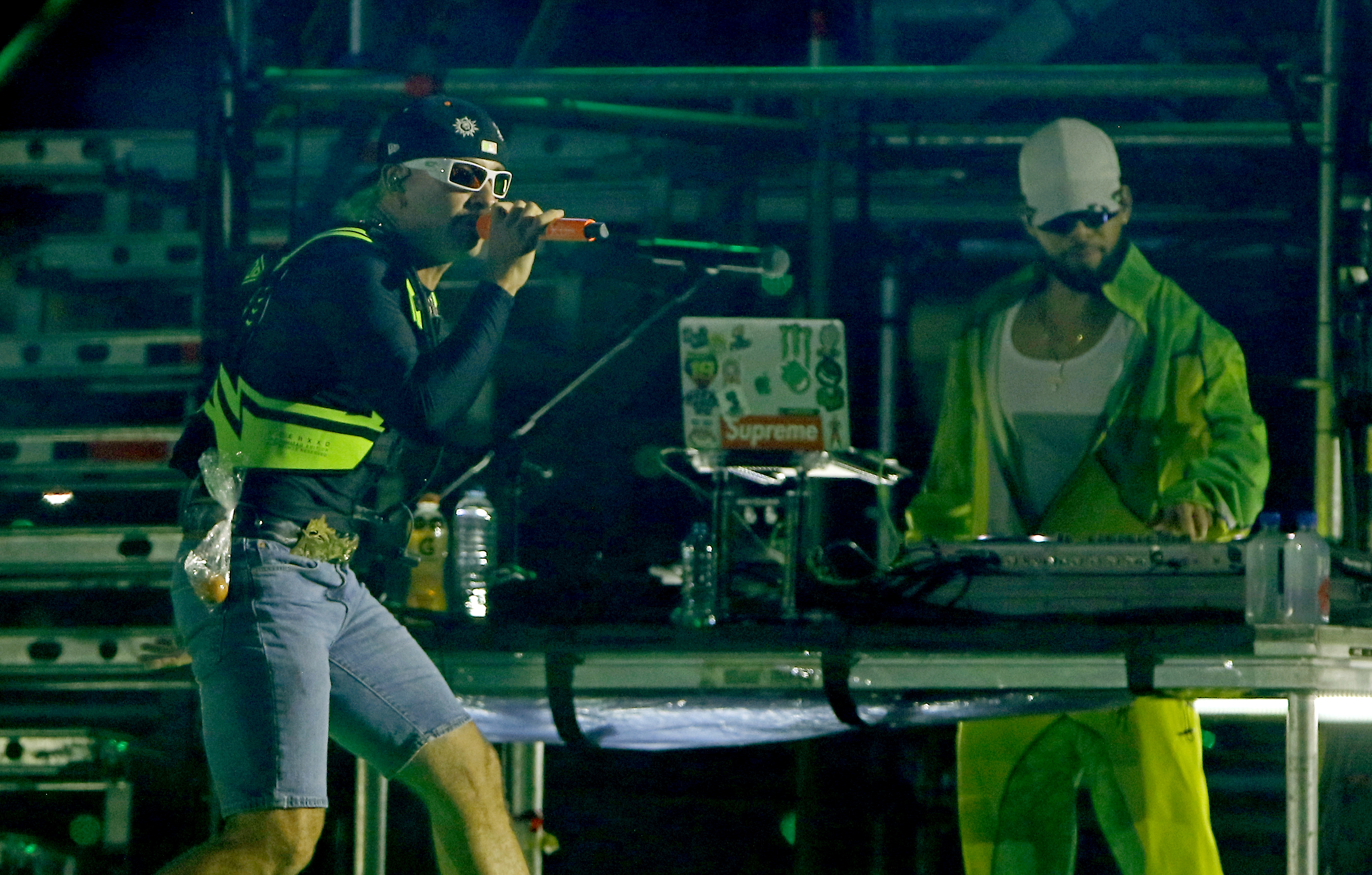 El cantante Feid y Pantone crean el color Ferxxo Green