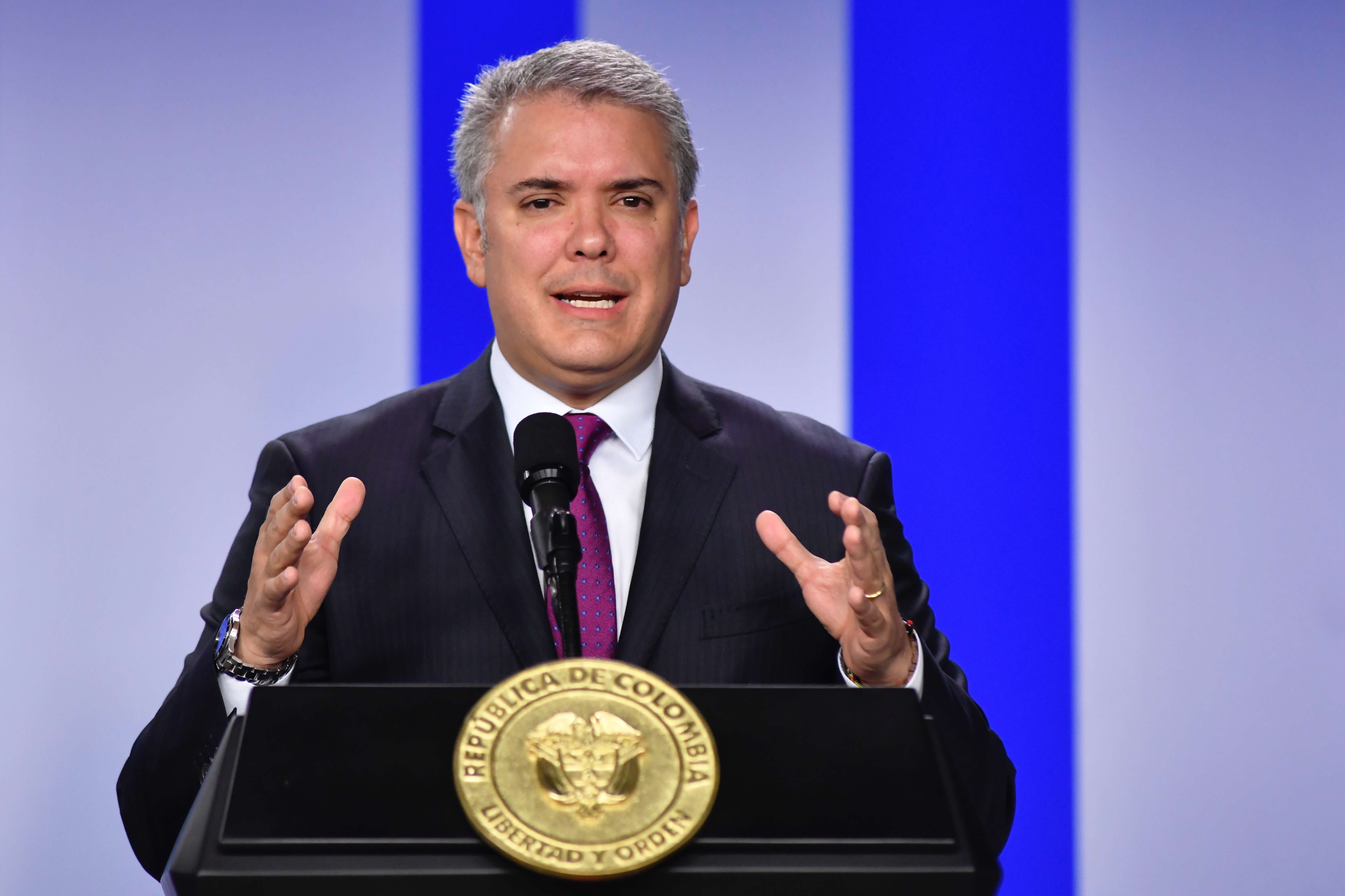 Iván Duque: sin aire político