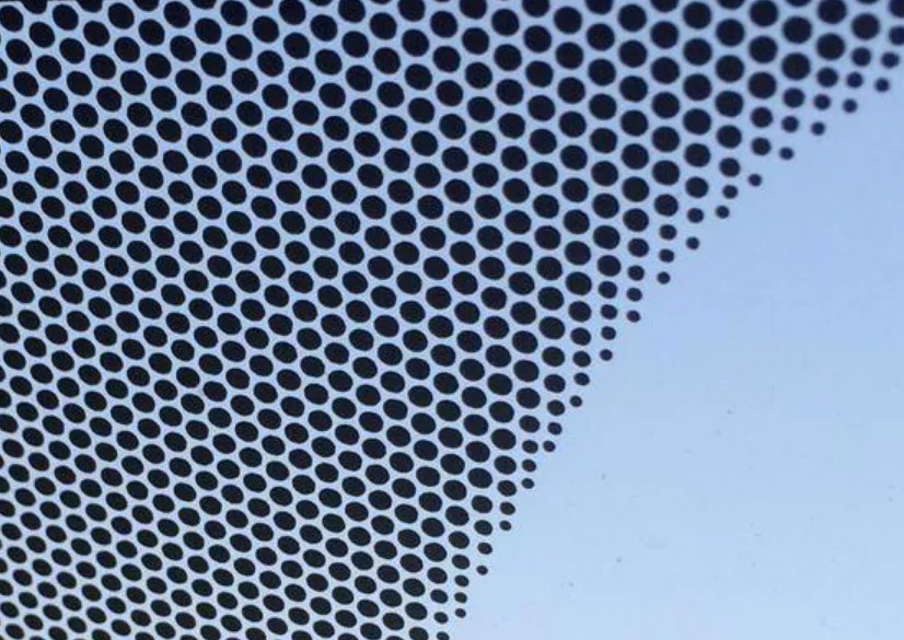 ¿Qué significan los puntos en los vidrios del carro? Lo que pocos saben