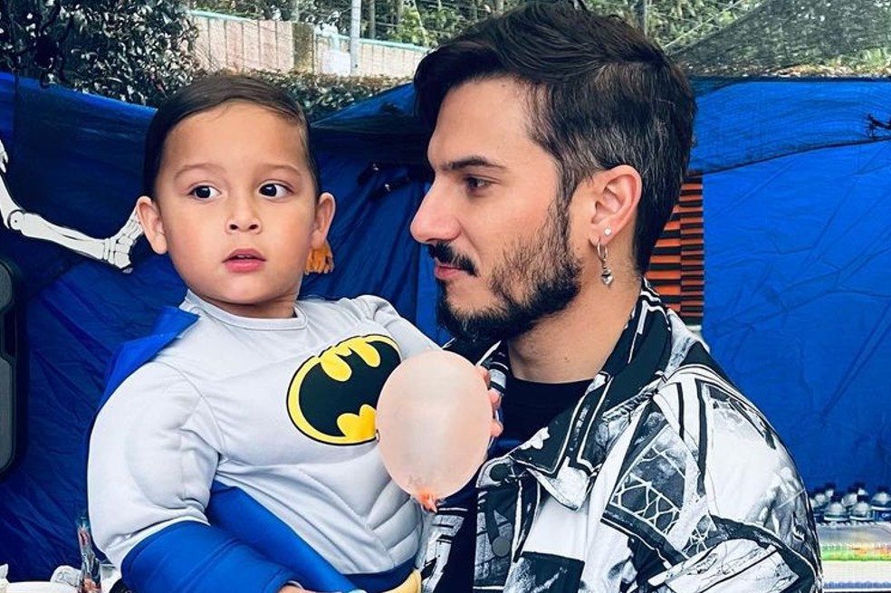 Pipe Bueno confesó que su hijo Máximo casi se cae por descuido suyo. Esto pasó