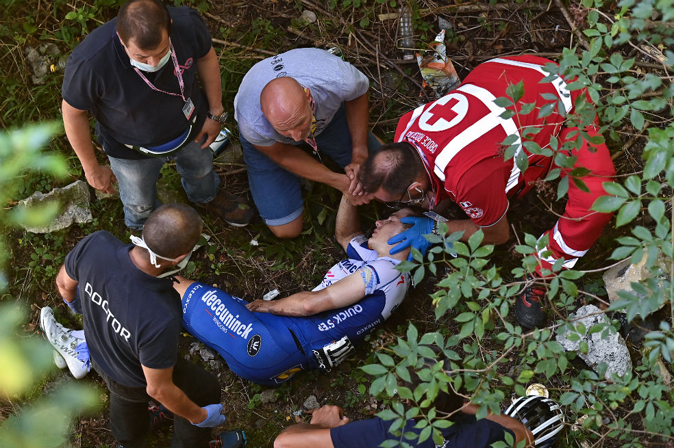 Grave caída de Remco Evenepoel en el Giro de Lombardía