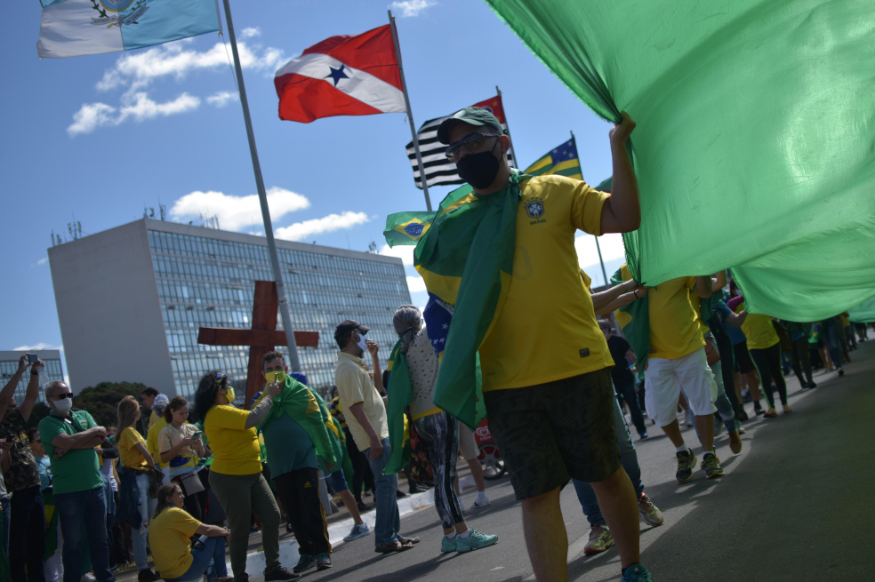 Simpatizantes de Bolsonaro salen de nuevo a las calles para apoyarlo mientras se recupera de COVID-19