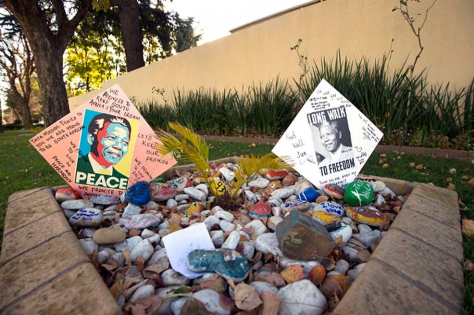 Nelson Mandela se prepara para pasar su tercera noche en el hospital