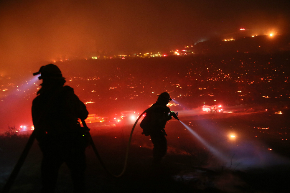 Por riesgo de incendio, Ellen DeGeneres abandona su casa en California