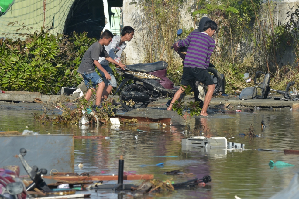 El balance de muertos tras tsunami en Indonesia sube a 832 personas