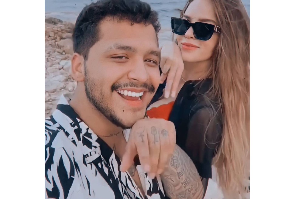 La pareja se comprometió en mayo de este año.