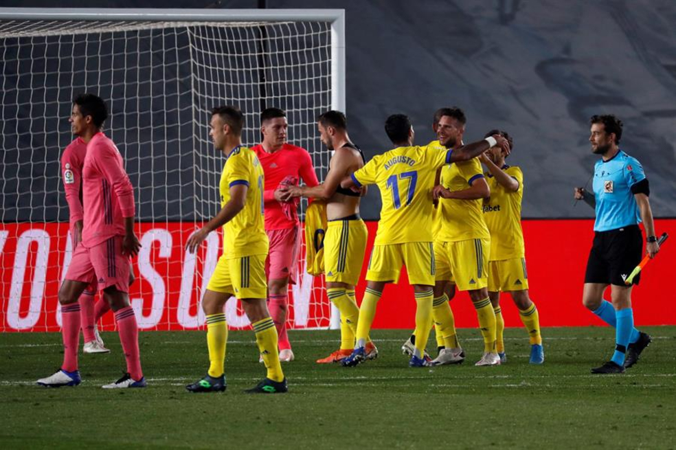 Sorpresa en España: Cádiz, recién ascendido, venció a domicilio al Real Madrid
