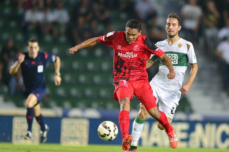 Sevilla gana al Elche con un gol de Bacca