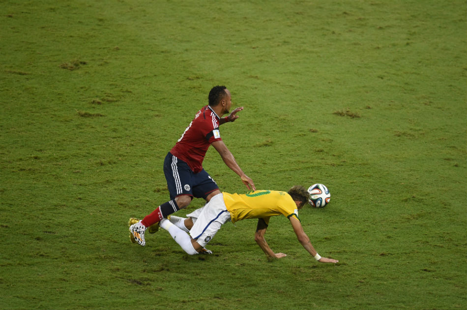 Fifa examina la acción de Camilo Zúñiga sobre Neymar