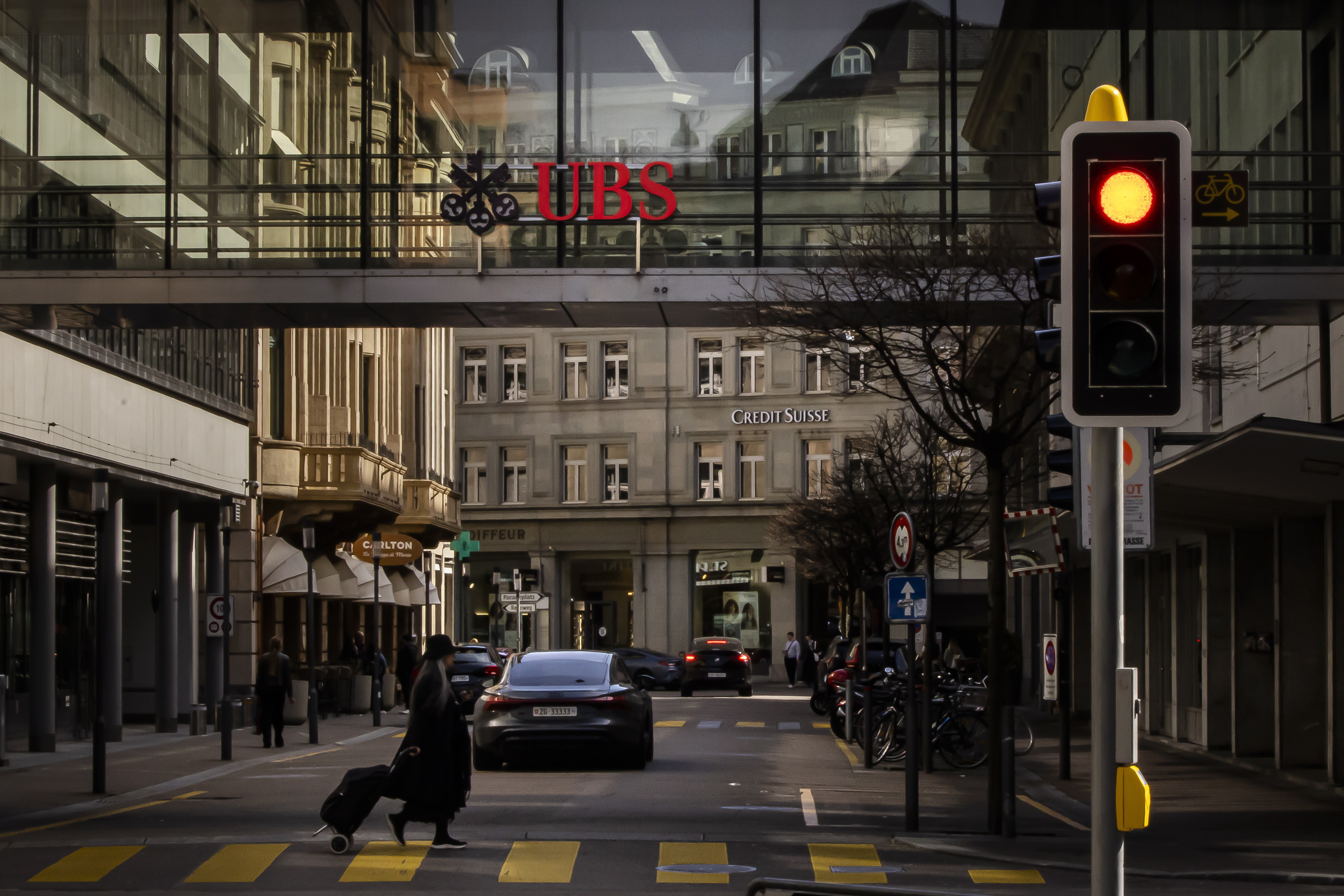 Credit Suisse sería comprado por su rival UBS