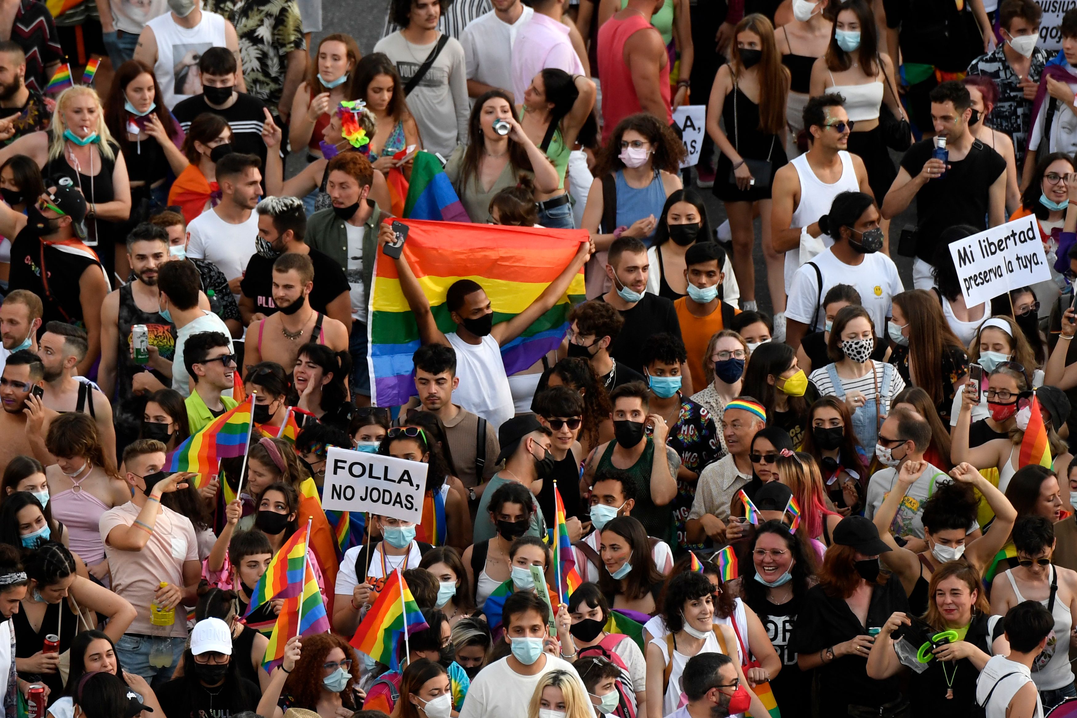 España pide justicia por asesinato a golpes de un joven homosexual