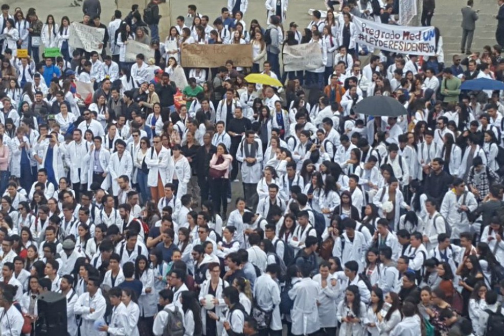 Así se vivieron las protestas por la ley para residentes médicos