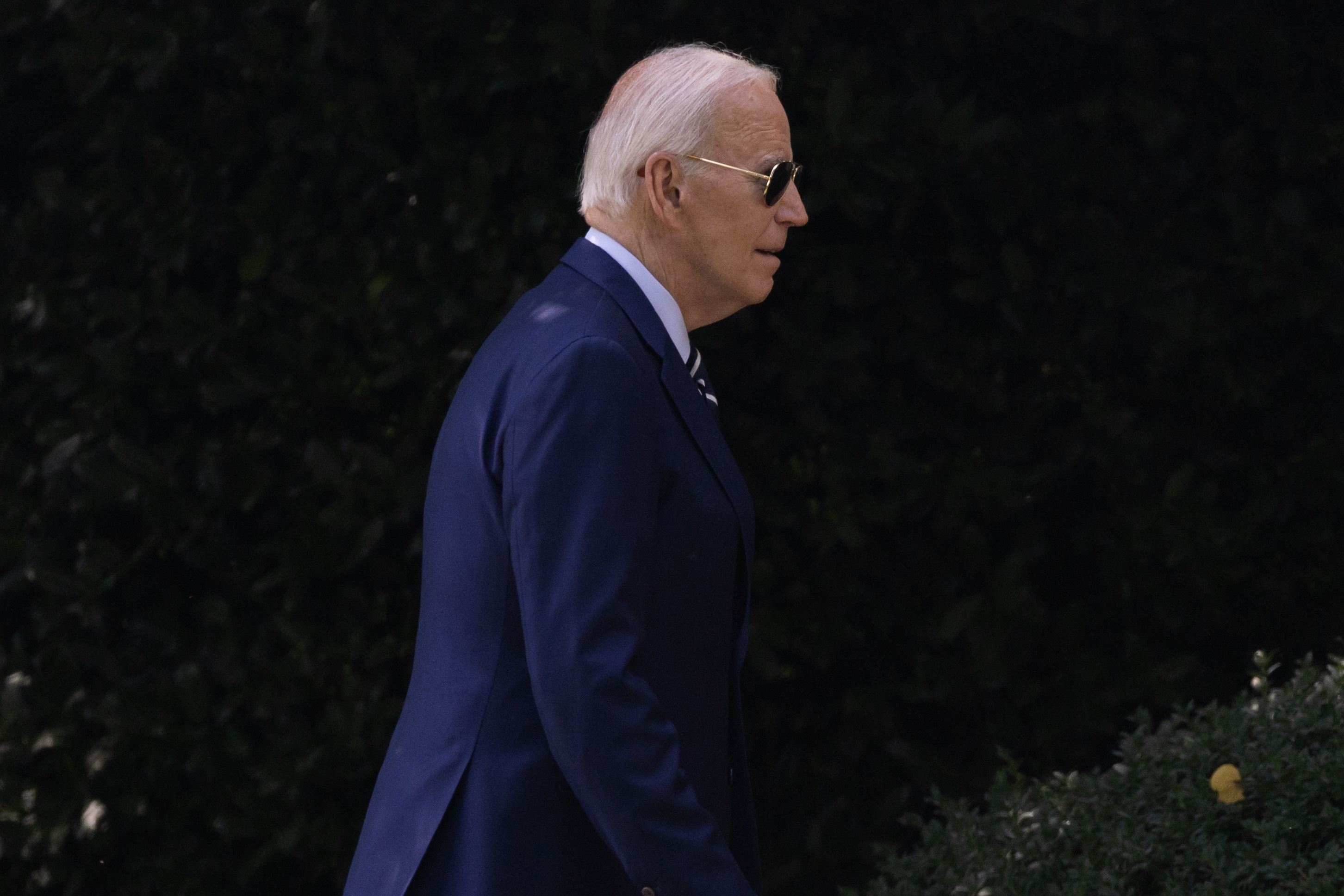 Washington (United States), 05/08/2024.- US President Joe Biden walks outside the West Wing after returning on the South Lawn of the White House by Marine One in Washington, DC, USA, 05 August 2024. US President Biden returns from Delaware. EFE/EPA/MICHAEL REYNOLDS / POOL