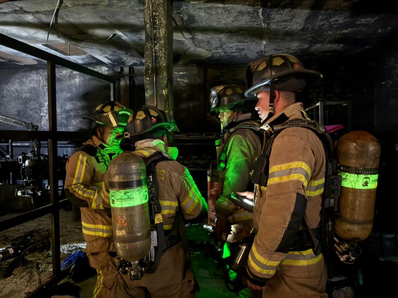 Un herido dejó voraz incendio en una fábrica de zapatos en el sur de Bogotá