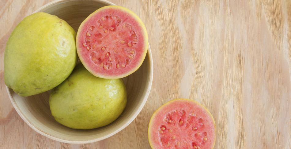 Protege tu cuerpo de virus y bacterias con la guayaba