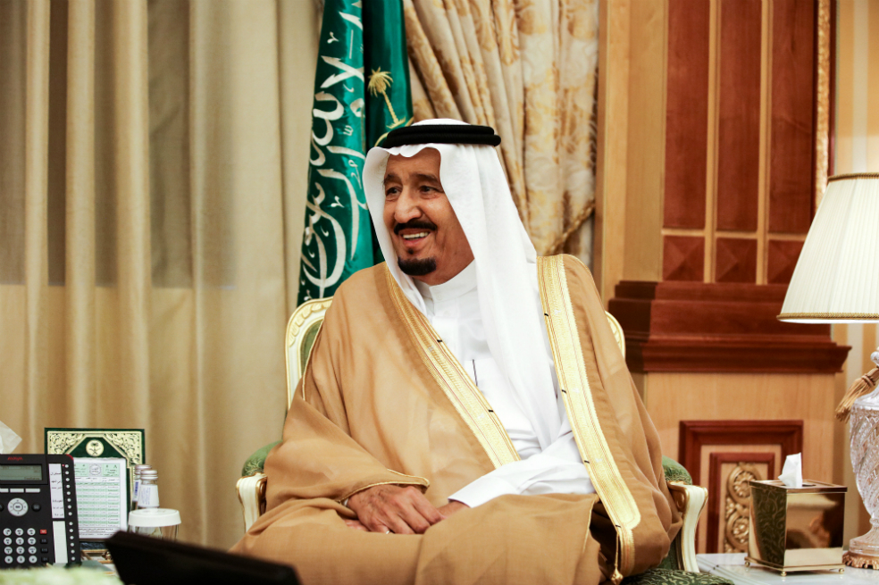 El rey de Arabia Saudita está de acuerdo con aumentar producción petrolera