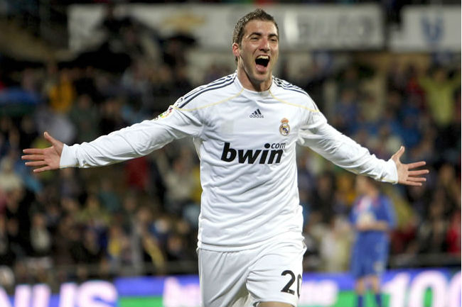 Real Madrid derrotó a Deportivo de La Coruña 2-1