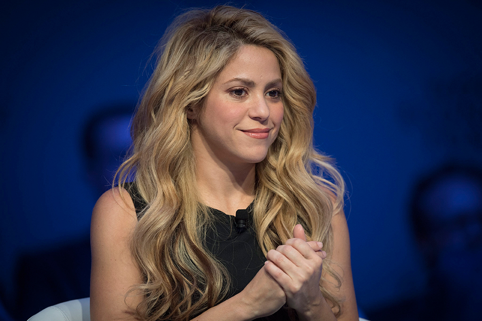 Shakira nombra a sus hijos Milan y Sasha al recibir premio en Davos