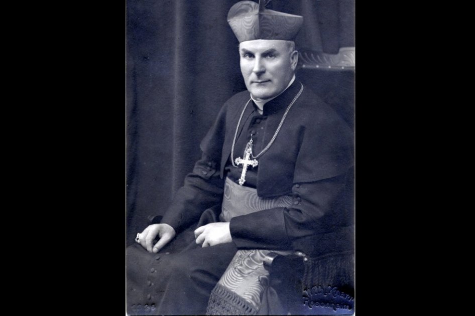El cardenal arzobispo de Múnich Michael von Faulhaber, quien fue uno de los purpurados más cercanos del Papa Pío XII (1939-1958), cuyo pontificado cubrió toda la Segunda Guerra Mundial (1939-1945) y alabó abiertamente en varias ocasiones al líder nazi, Adolf Hitler.