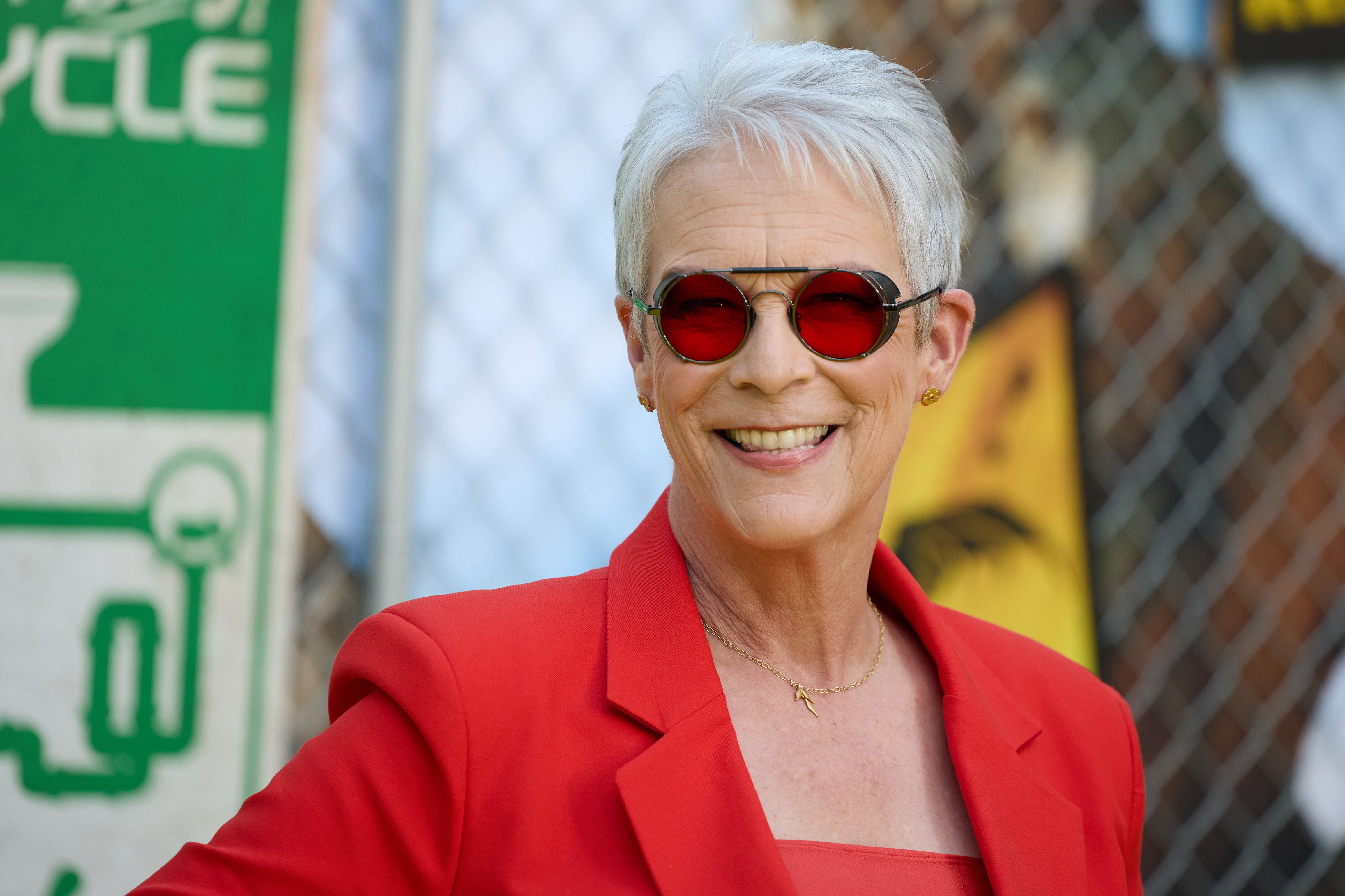 Jamie Lee Curtis se suma a medios y organizaciones que abandonan X tras triunfo de Trump