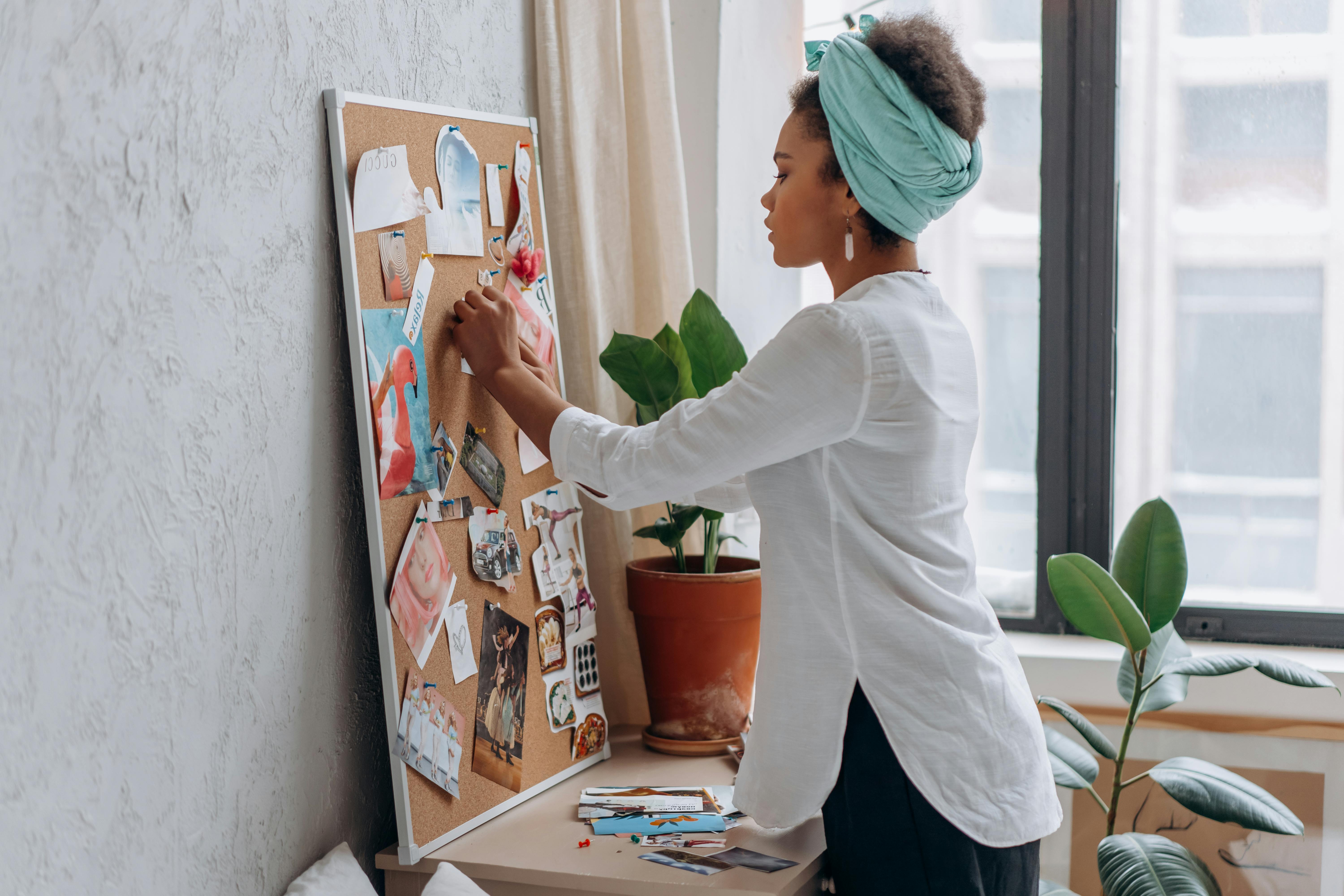 Vision board 2025: ¿qué es y cómo se hace para manifestar tus sueños?