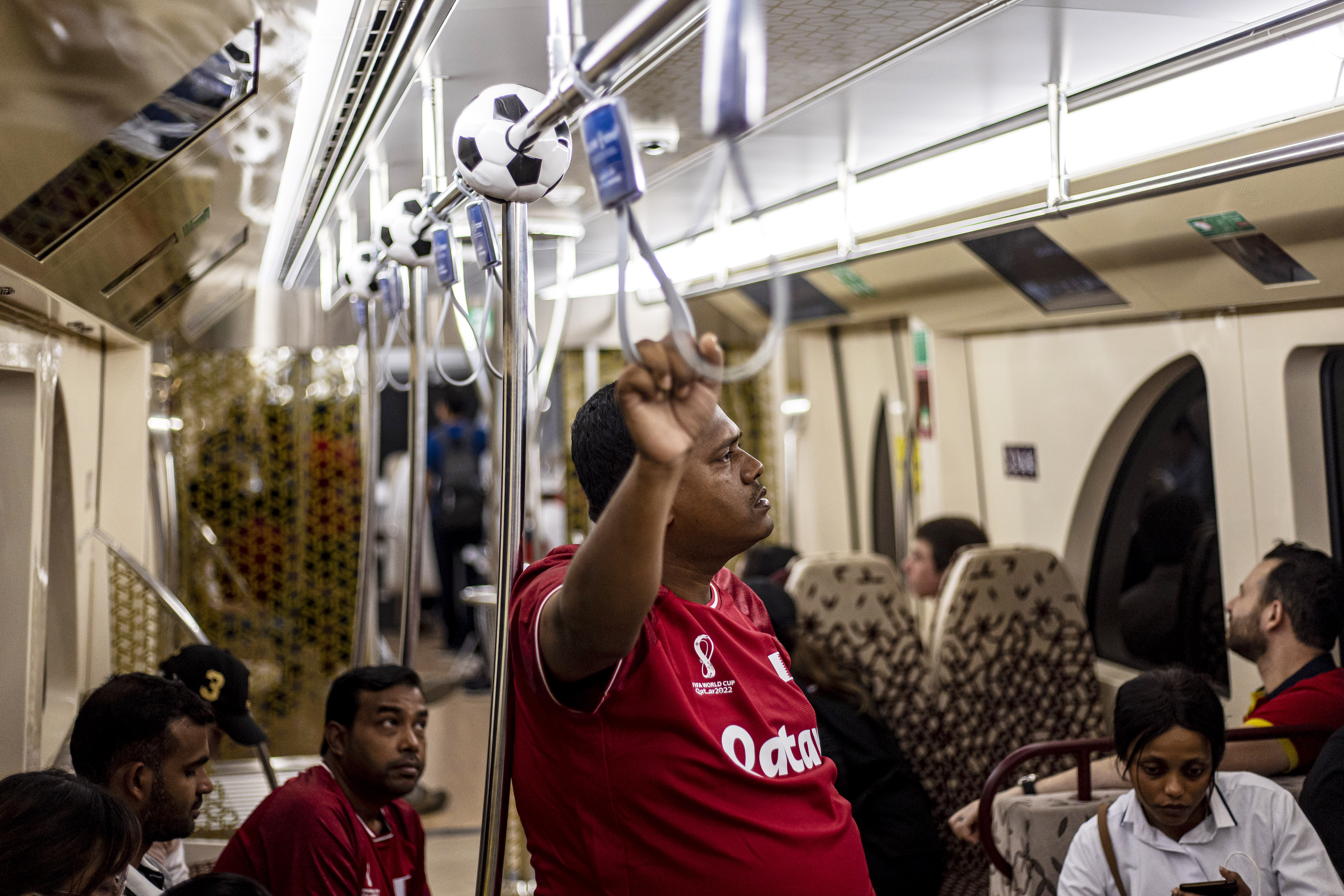 Video: visitamos el Metro de Catar y esto encontramos: ¿algo del otro mundo?