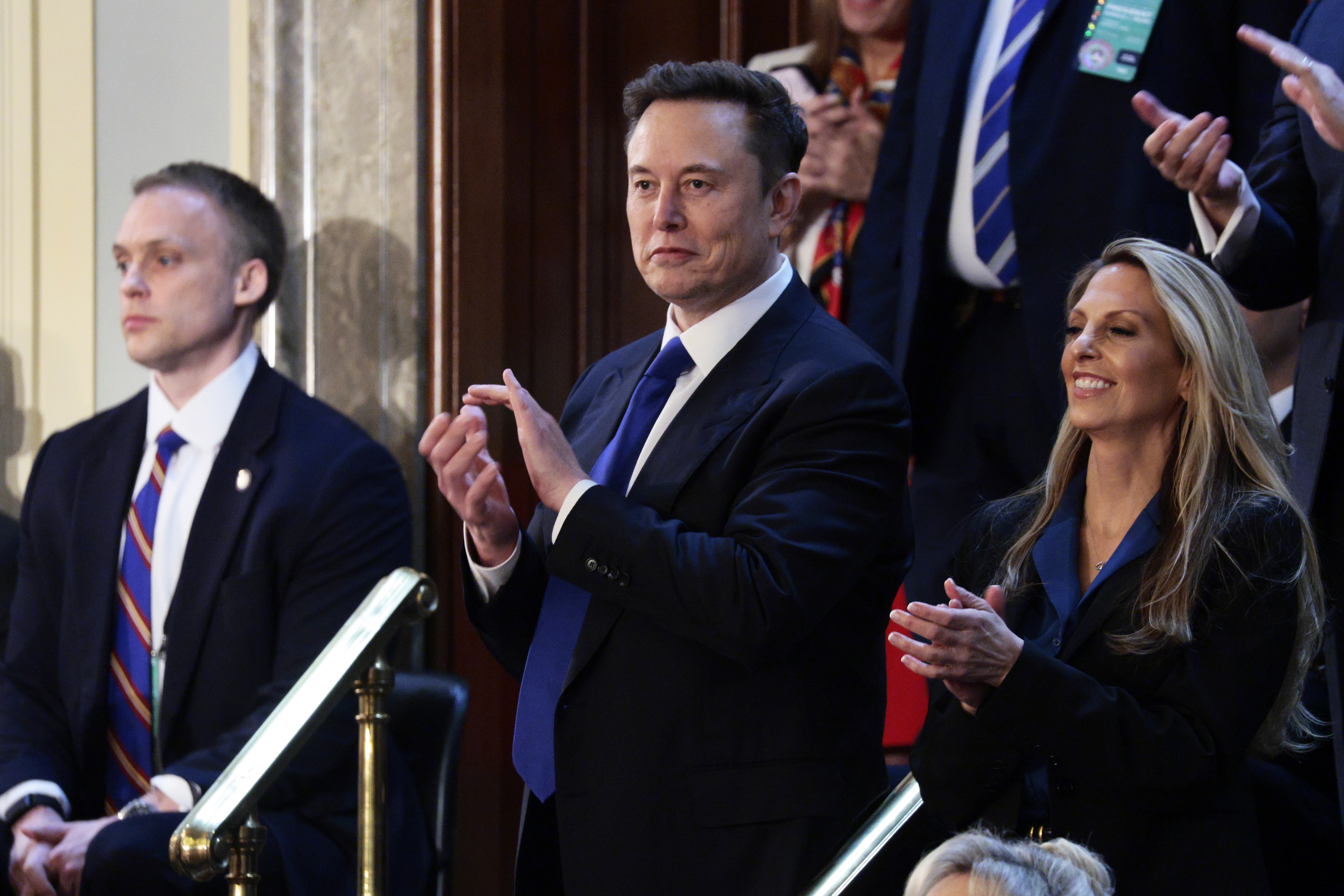 WASHINGTON (United States), 05/03/2025.- Senior Advisor to the President of the United States Elon Musk (C) applauds as US President Donald Trump addresses a joint session of the United States Congress in the House Chamber of the US Capitol in Washington, DC, USA, 04 March 2025. (Estados Unidos) EFE/EPA/SHAWN THEW