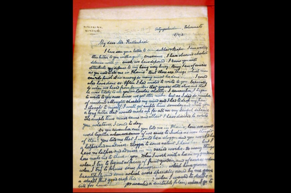 India expone una colección de cartas personales de Gandhi