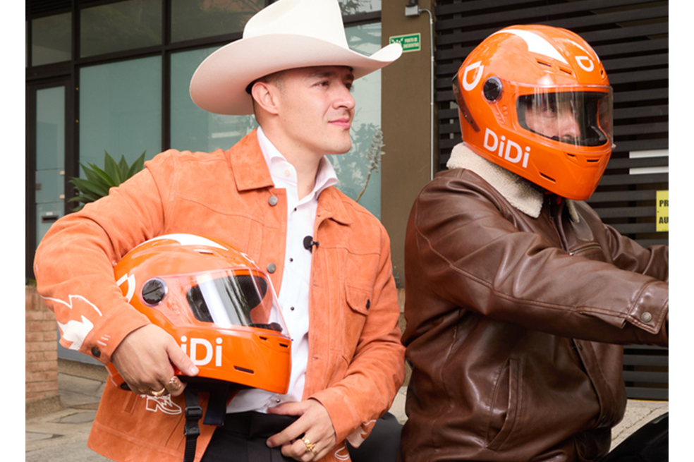 El intérprete de 'Caballero' y 'Chismofilia' usó la opción de DiDi Moto para evitar el intenso tráfico de Bogotá.
