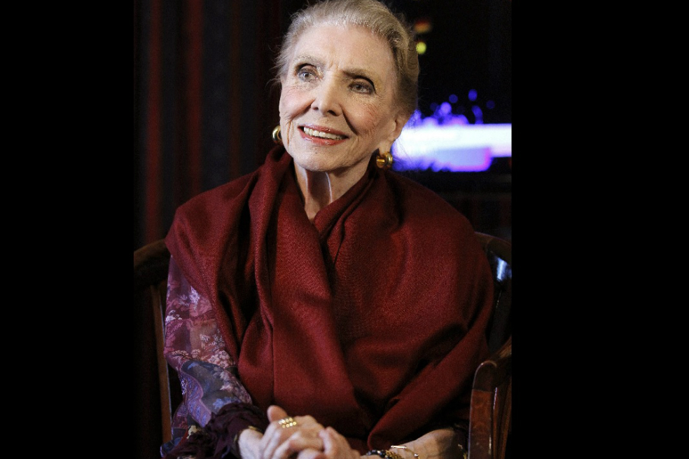 María Dolores Pradera tenía a sus espaldas una larga trayectoria artística de casi 70 años y 40 discos, y a lo largo de su carrera cosechó numerosos premios y distinciones, entre ellos un Grammy a la Excelencia Artística por toda su carrera profesional en 2008. / EFE