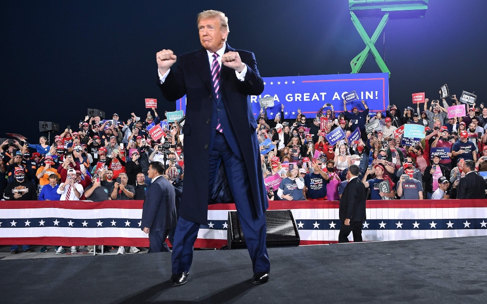 Trump regresará a las redes sociales con su propia plataforma