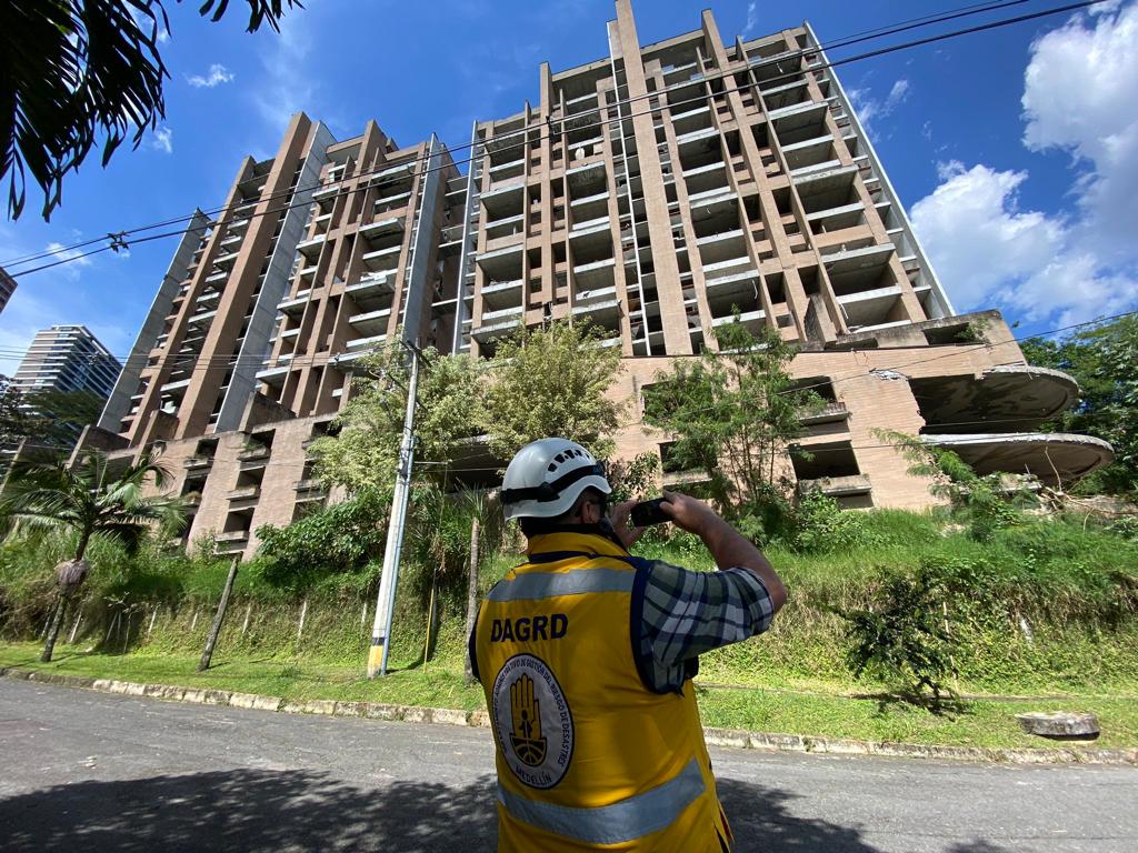 En video: Así fue la implosión del edificio Continental Towers en Medellín
