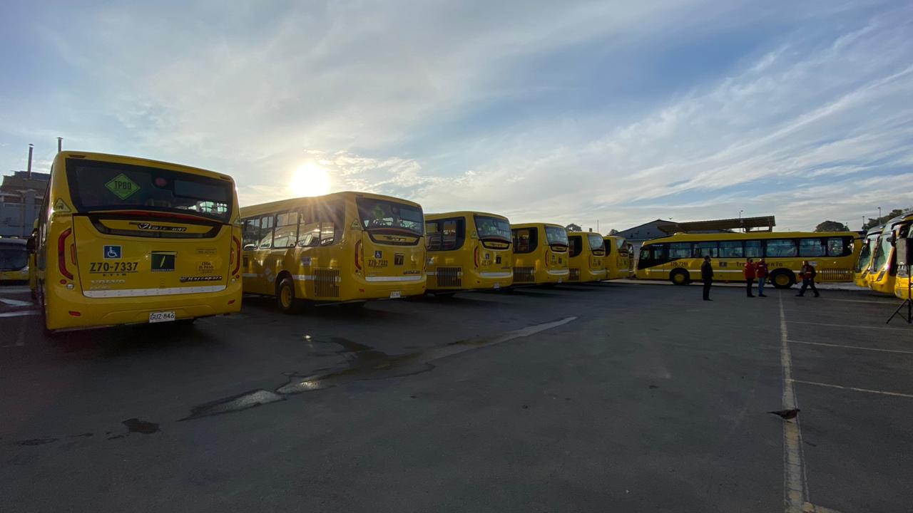 Luego de un contrato suscrito entre Transmilenio y la sociedad ETIB SAS, este sábado se vincularán al sistema del SITP 48 de los 66 nuevos buses con estándar de emisión Euro VI, que prestarán el servicio en el sur de Bogotá.