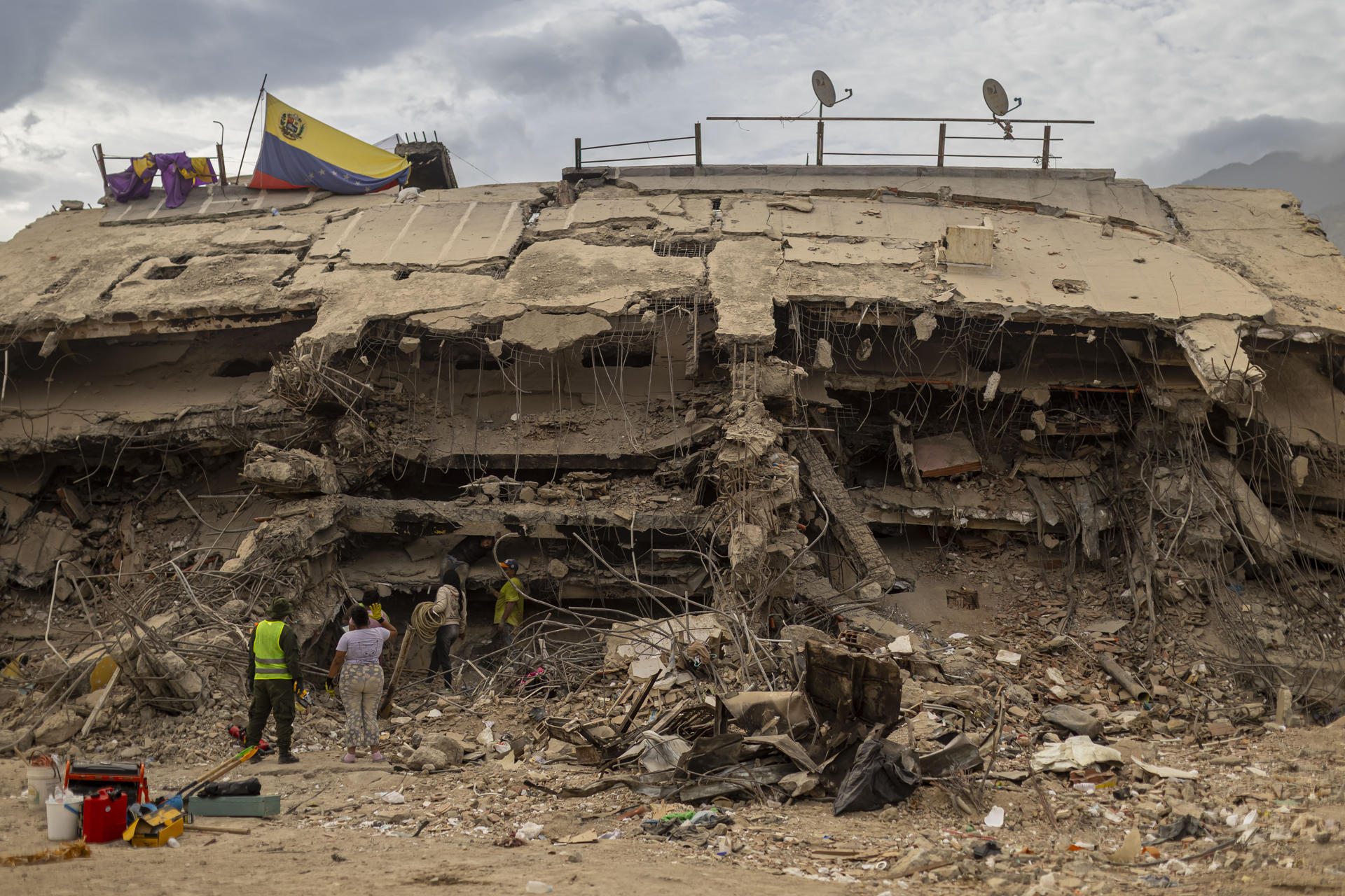 La dignidad de quienes ya no están: la búsqueda de desaparecidos tras terremoto en Venezuela