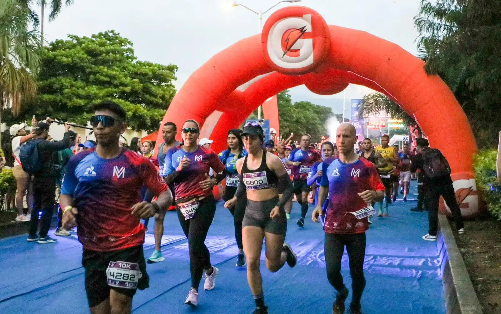 Más de 10.000 personas llenaron de energía las calles de Cali en la Maratón 2025