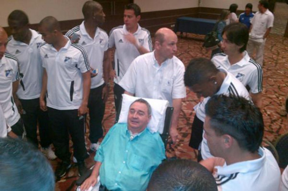 El ‘Profe’ Montoya visitó la concentración de Millonarios