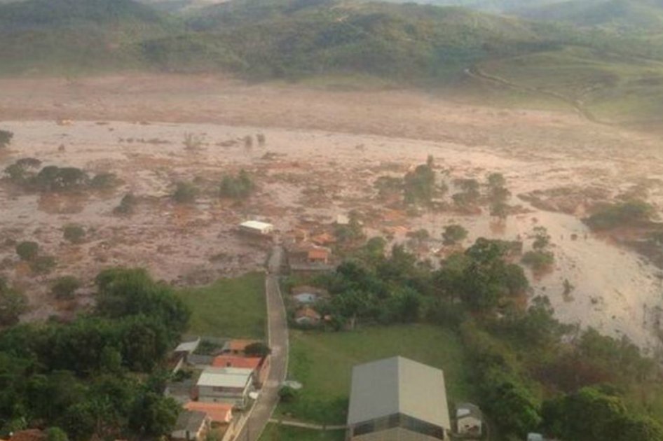 Al menos 17 muertos deja colapso de presa de residuos mineros en Brasil