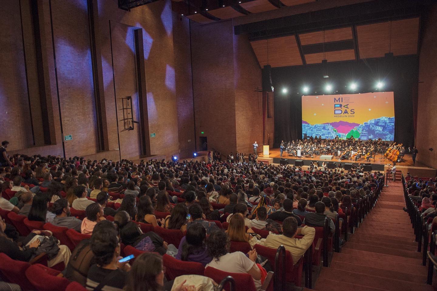 Miradas Medellin: el festival de acceso libre en Medellín abrió con La otra forma