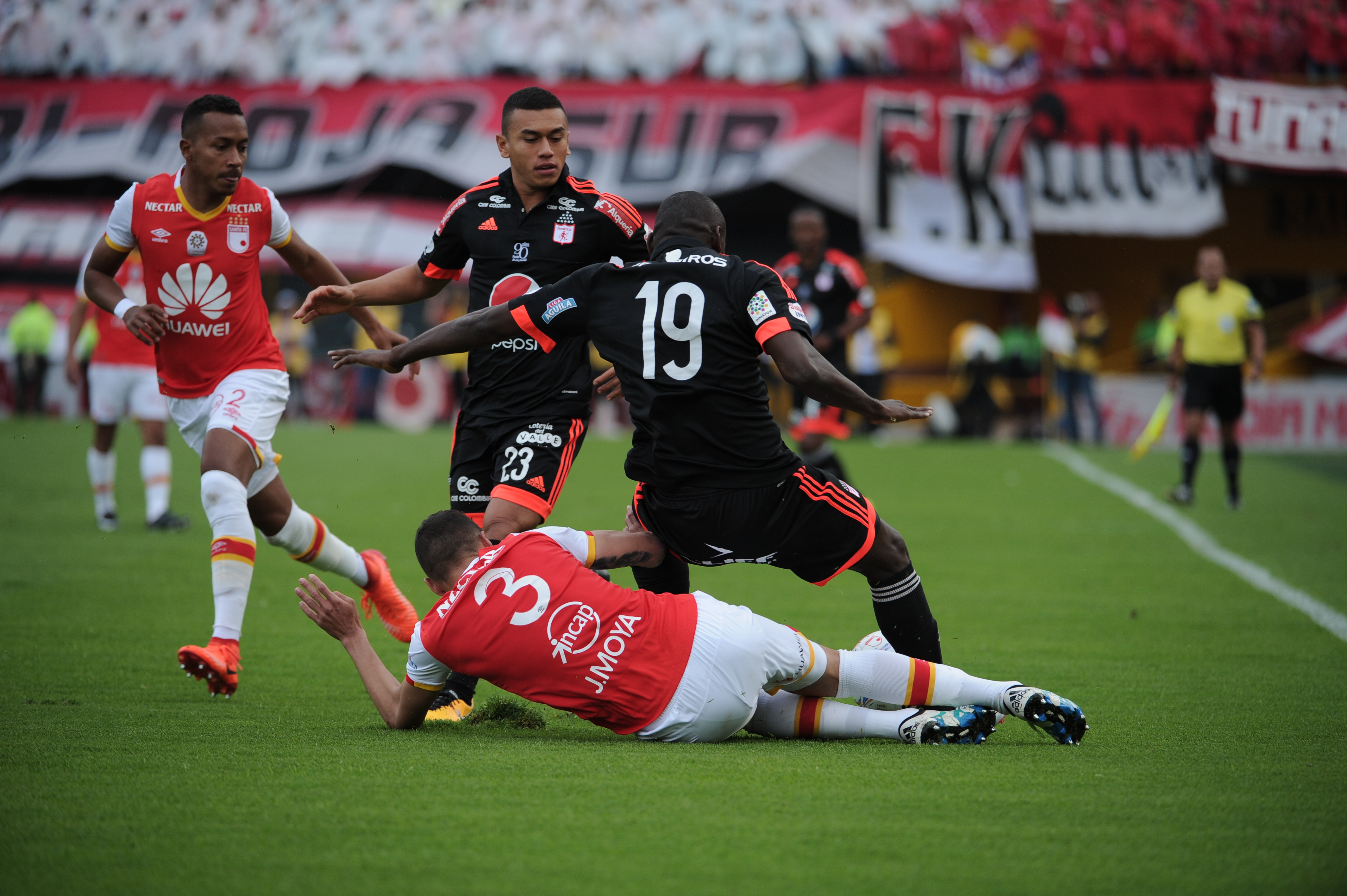 ¿La final entre América y Santa Fe irá por señal abierta? Duque dice que exploran ideas, pero que es asunto privado