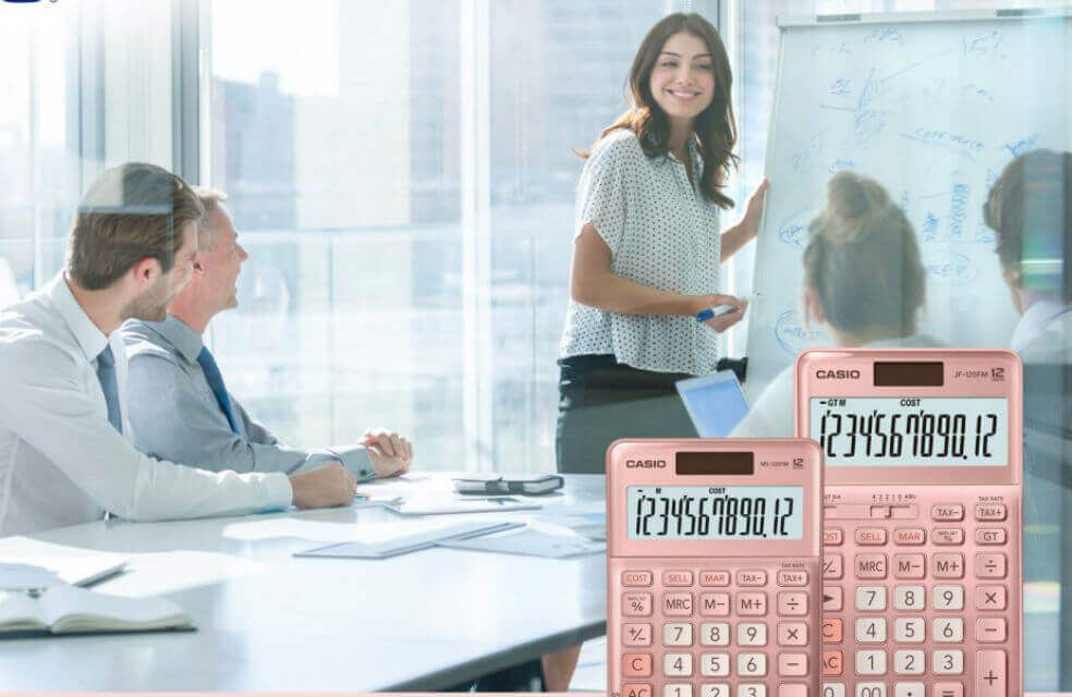 Las niñas de rosado, los niños de azul: Casio se disculpa con las mujeres por una polémica calculadora