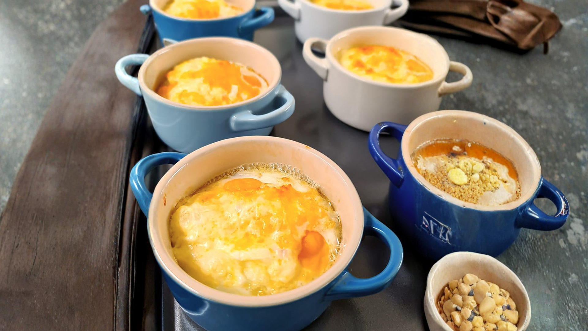 Receta para preparar huevos cocotte con hongos salteados