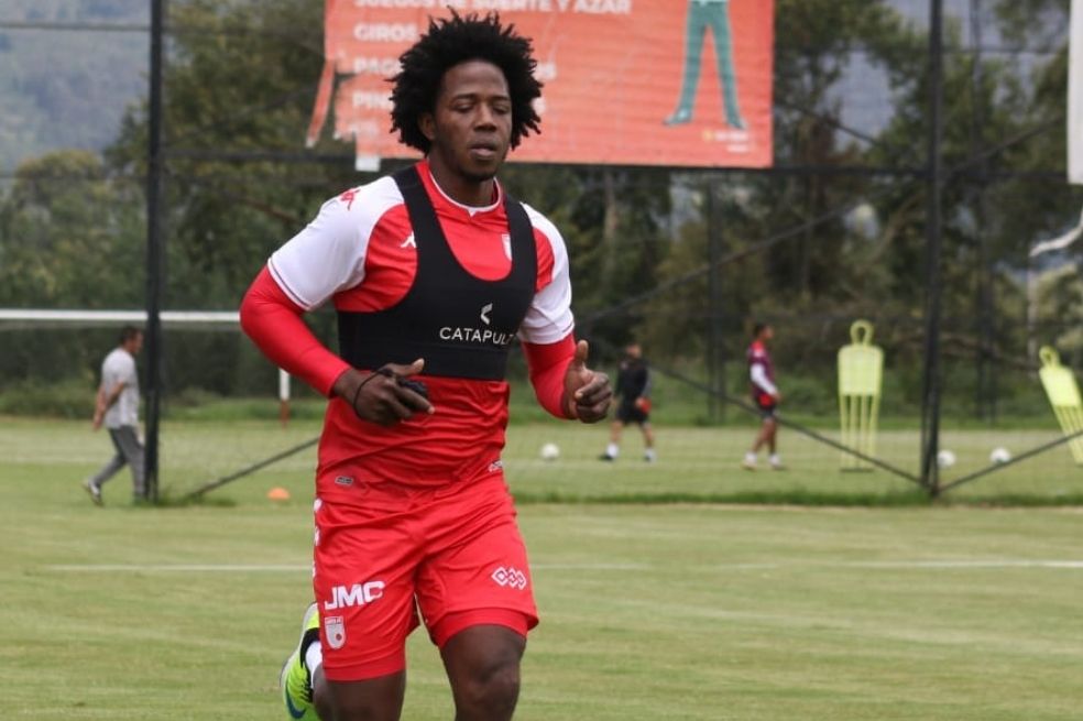 En imágenes: Carlos ‘La Roca’ Sánchez llegó a Bogotá y ya se entrena con Santa Fe