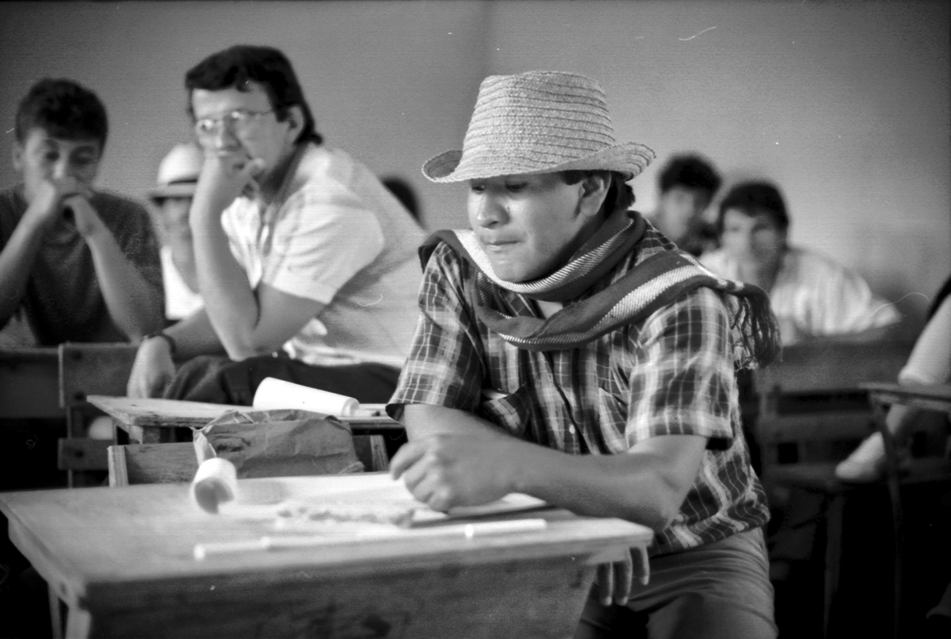 Marcos Yule, adalid nasa en el taller sobre resolución pacífica del conflicto, Tacueyó, Cauca, junio 17 de 1989.Jaime Arocha.Lamentable estar hoy bajo un régimen que pone en riesgo a personas veraces, compasivas, igualitarias y valientes. Adalides con esa ética laica que para Yuval Harari es antídoto de los nacionalismos que amenazan la democracia**.