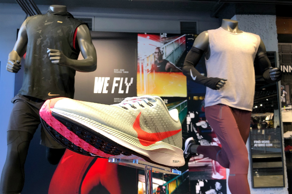 El 80% de las fábricas de calzado de Nike en Vietnam y casi la mitad de sus plantas de ropa están cerradas, lo que ha provocado la pérdida de 10 semanas de producción hasta el momento.