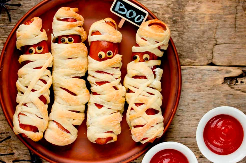 Receta de Halloween para niños: momias de salchichas con hojaldre